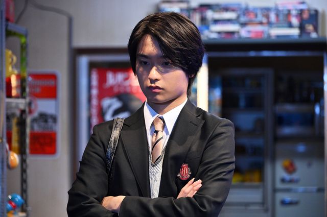 幻影の男の正体判明！「御上先生」第3話場面写真【ネタバレあり】（37枚目）