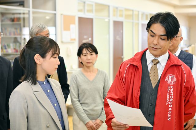 幻影の男の正体判明！「御上先生」第3話場面写真【ネタバレあり】（53枚目）