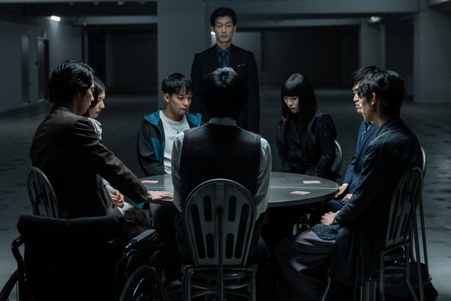 「今際の国のアリス」恐ろしすぎるスーツの男（木原勝利）場面写真（3枚目）