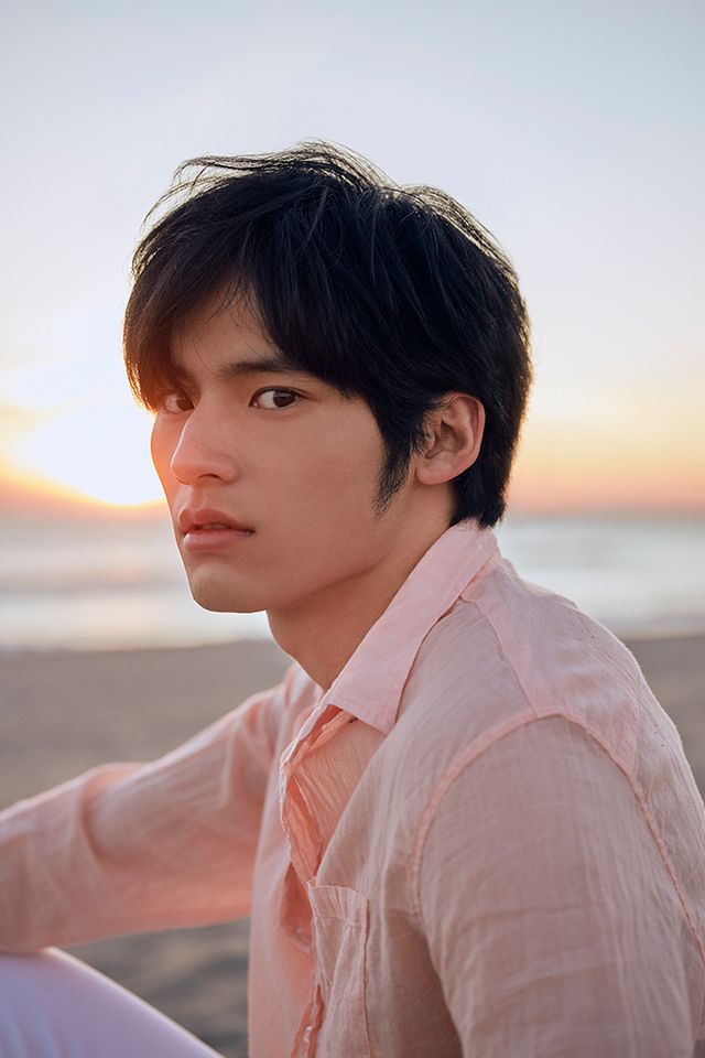 岡田健史が魅せる！ファースト写真集「鼓動」先行カット（4枚目）