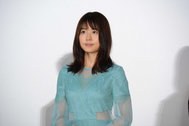 透けてる…！有村架純、大胆ドレスで登場！『ナラタージュ』初日舞台あいさつ（5枚目）