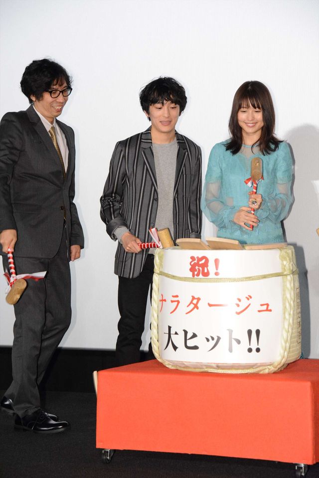 透けてる…！有村架純、大胆ドレスで登場！『ナラタージュ』初日舞台あいさつ（7枚目）