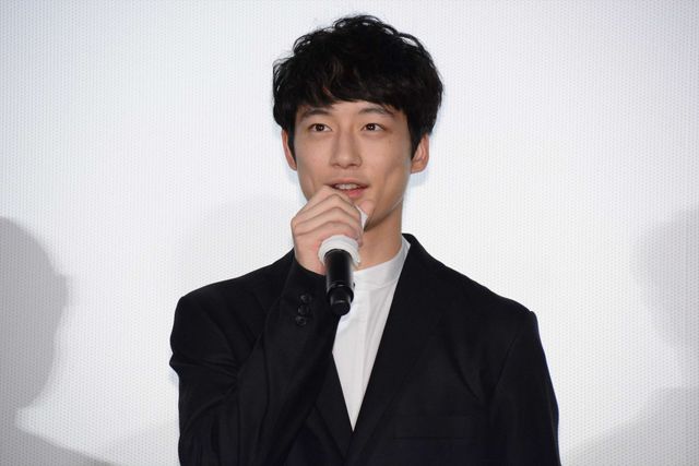 透けてる…！有村架純、大胆ドレスで登場！『ナラタージュ』初日舞台あいさつ（9枚目）