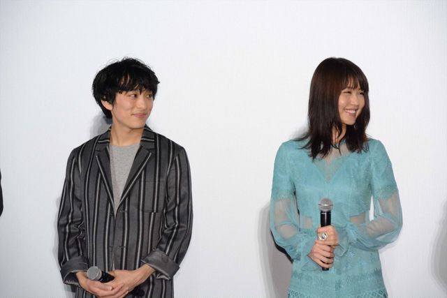 透けてる…！有村架純、大胆ドレスで登場！『ナラタージュ』初日舞台あいさつ（11枚目）