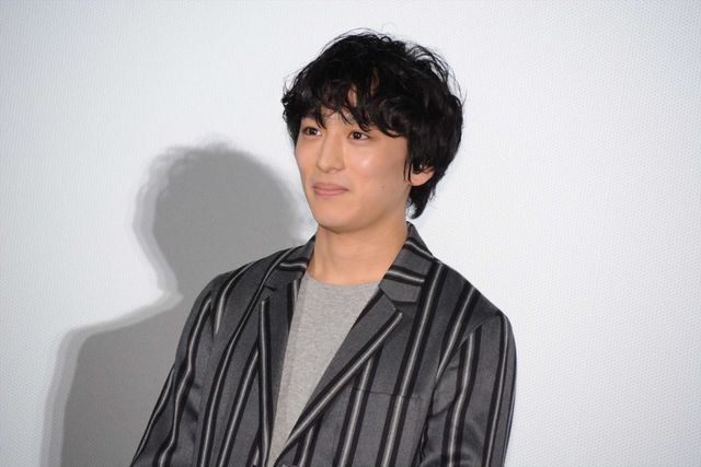 透けてる…！有村架純、大胆ドレスで登場！『ナラタージュ』初日舞台あいさつ（13枚目）