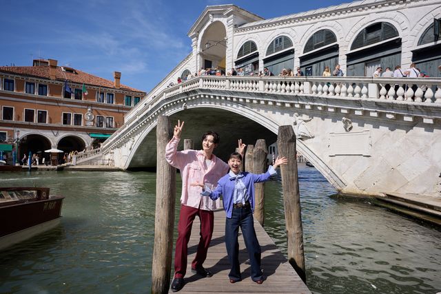 まるで映画のワンシーン　芦田愛菜＆岡田将生、水の都・ベネチアをめぐる【ベネチア国際映画祭】（2枚目）