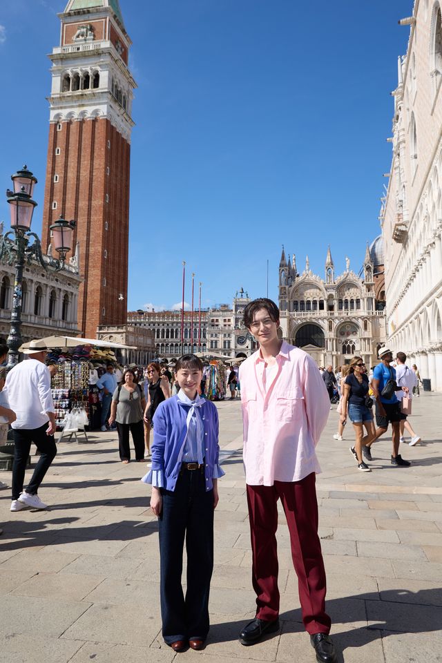 まるで映画のワンシーン　芦田愛菜＆岡田将生、水の都・ベネチアをめぐる【ベネチア国際映画祭】（3枚目）