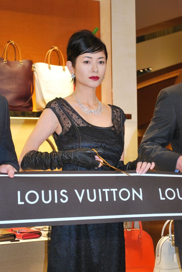 真木よう子、セクシードレスで魅了！フォトギャラリー：フォトギャラリー