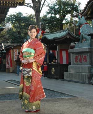 「赤い振り袖が着たい」という北川景子のリクエストにより、京都から取り寄せた着物は、値段が付けられないほど高価な品。