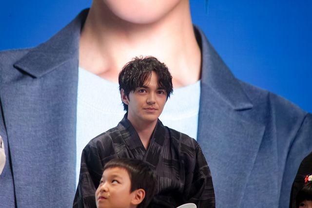 福原遥、林遣都、生田絵梨花ら浴衣で登場　風間俊介＆柳葉敏郎のウインクも！月9「明日はもっと、いい日になる」制作発表（17枚目）