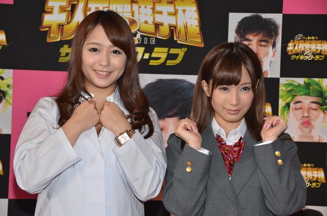 セクシー女優の小島みなみ、白石茉莉奈、ゴッドタン「キス我慢」チケットをお色気販売　画像ギャラリー（5枚目）