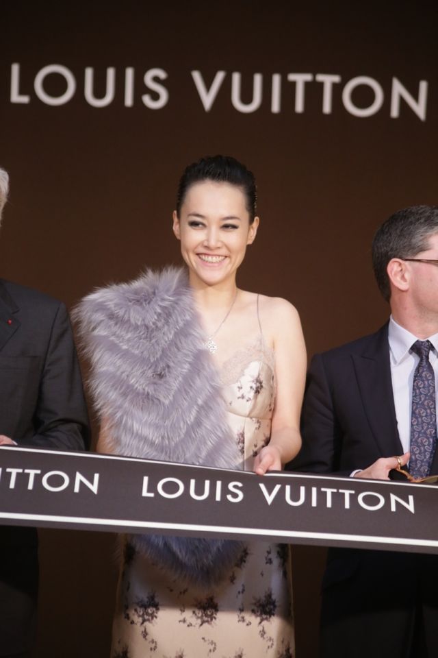 総額およそ660万円！菊地凛子ヴィトンファッションフォトギャラリー：フォトギャラリー