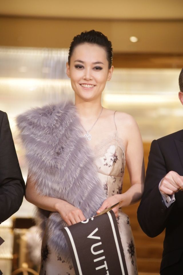 総額およそ660万円！菊地凛子ヴィトンファッションフォトギャラリー（3枚目）