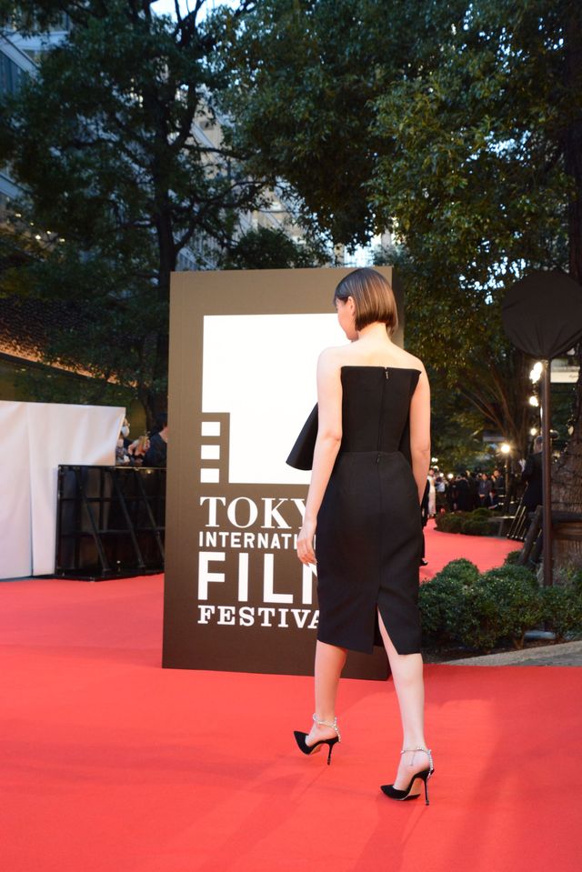 女優陣が大胆ドレスで美の競演（13枚目）