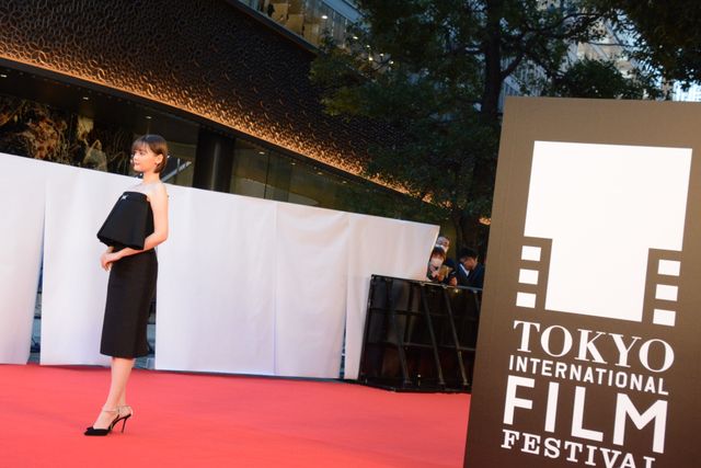 女優陣が大胆ドレスで美の競演（16枚目）