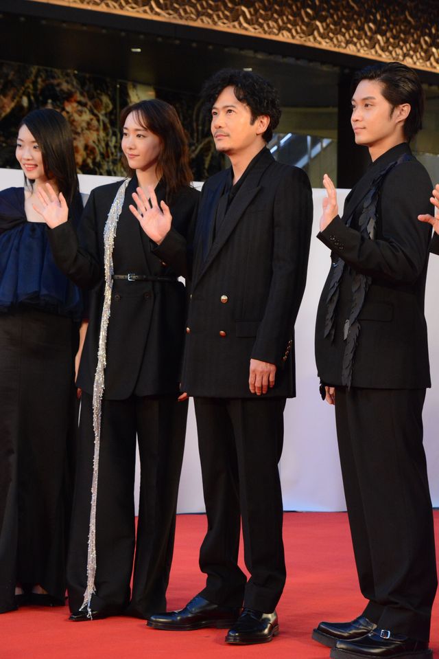 女優陣が大胆ドレスで美の競演（35枚目）