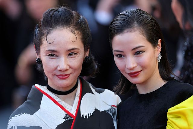 広瀬すずはノースリーブドレス・吉田羊は着物でカンヌ魅了！『遠い山なみの光』フォトコール＆レッドカーペット（5枚目）