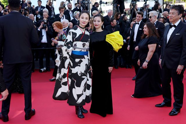 広瀬すずはノースリーブドレス・吉田羊は着物でカンヌ魅了！『遠い山なみの光』フォトコール＆レッドカーペット（6枚目）