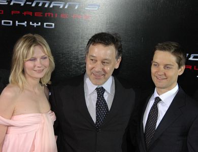 新しい『スパイダーマン』に、彼らはかかわらないようです……。（左から）キルスティン・ダンスト、サム・ライミ監督、トビー・マグワイア