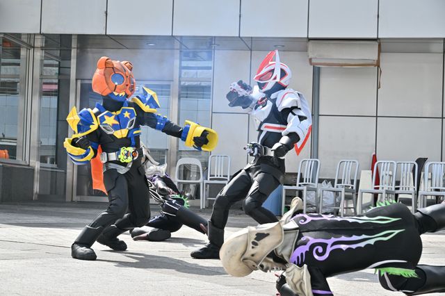 ドライバーを奪う謎の少女…「仮面ライダーギーツ」第13話「謀略IV：ドライバーを奪還せよ！」（5枚目）