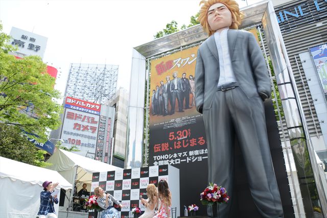 母になった山田優がミニスカ衣装で女子トーク！フォトギャラリー（10枚目）