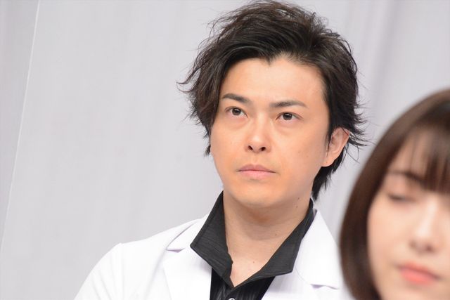 浜辺美波が白衣姿で登場！「ドクターホワイト」取材会にキャスト集結（8枚目）