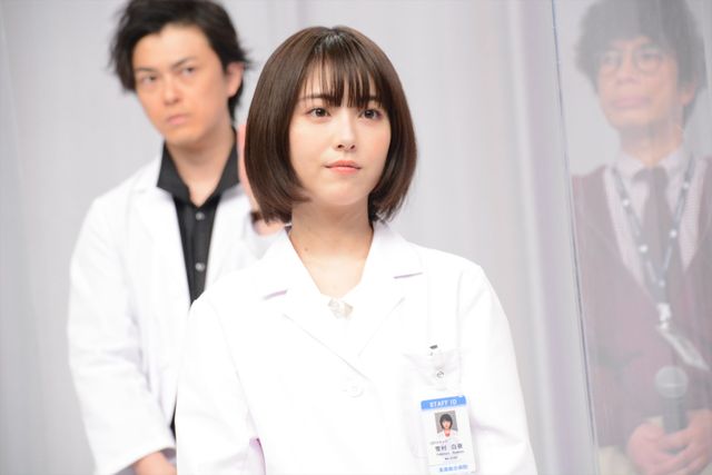 浜辺美波が白衣姿で登場！「ドクターホワイト」取材会にキャスト集結（17枚目）
