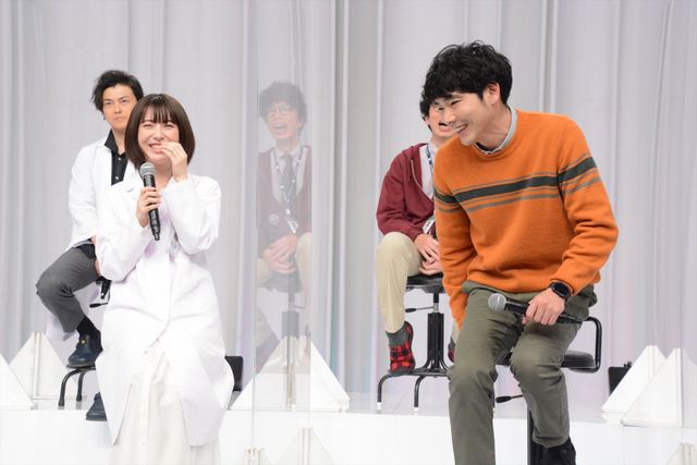 浜辺美波が白衣姿で登場！「ドクターホワイト」取材会にキャスト集結（19枚目）