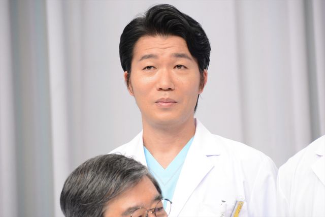 浜辺美波が白衣姿で登場！「ドクターホワイト」取材会にキャスト集結（22枚目）