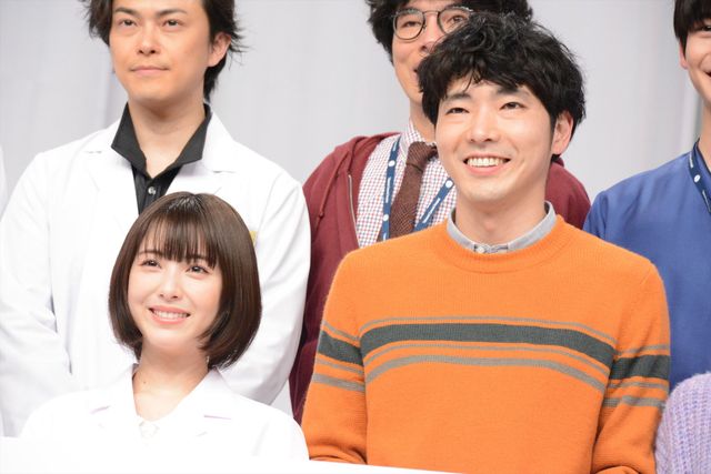 浜辺美波が白衣姿で登場！「ドクターホワイト」取材会にキャスト集結（26枚目）