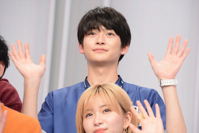 浜辺美波が白衣姿で登場！「ドクターホワイト」取材会にキャスト集結（30枚目）