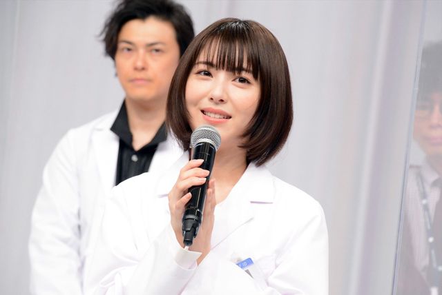 浜辺美波が白衣姿で登場！「ドクターホワイト」取材会にキャスト集結（31枚目）