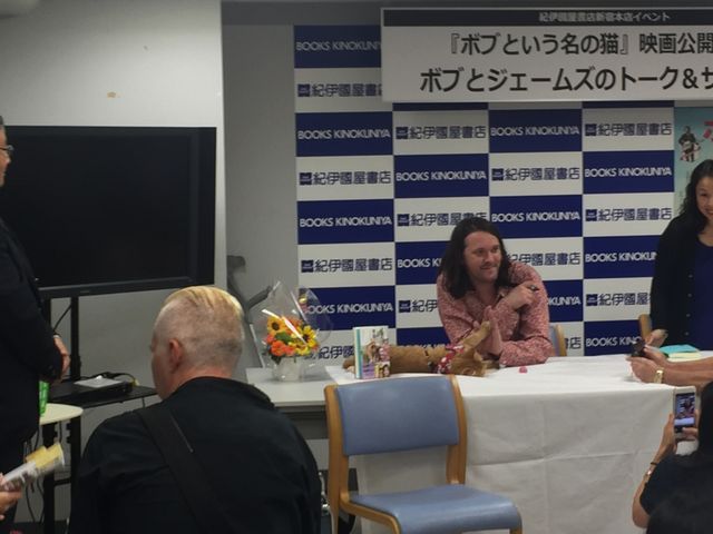 猫ボブのハイタッチは悶絶級のかわいらしさ！【写真たくさん】（51枚目）