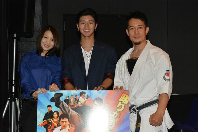 小池唯、初キスシーンの味は…？映画『琉球バトルロワイアル』初日舞台あいさつ（13枚目）