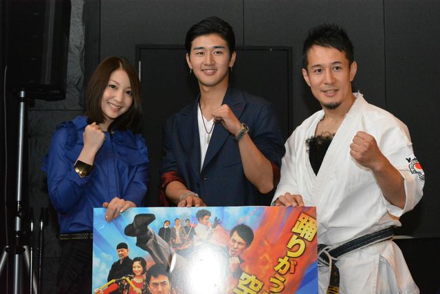 小池唯、初キスシーンの味は…？映画『琉球バトルロワイアル』初日舞台あいさつ（14枚目）