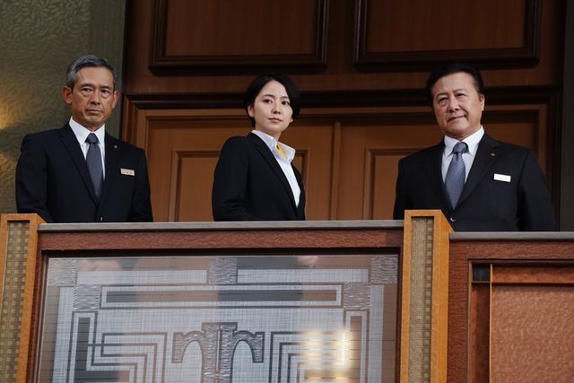 木村拓哉＆長澤まさみ、クールなホテルマン姿！『マスカレード・ホテル』場面写真（2枚目）