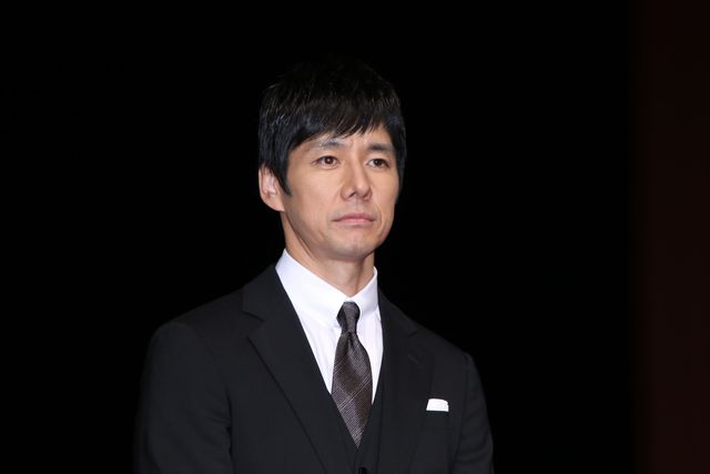 西島秀俊＆宮崎あおい＆綾野剛、黒スーツ＆ドレスで登場！（3枚目）