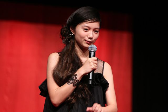 西島秀俊＆宮崎あおい＆綾野剛、黒スーツ＆ドレスで登場！（8枚目）