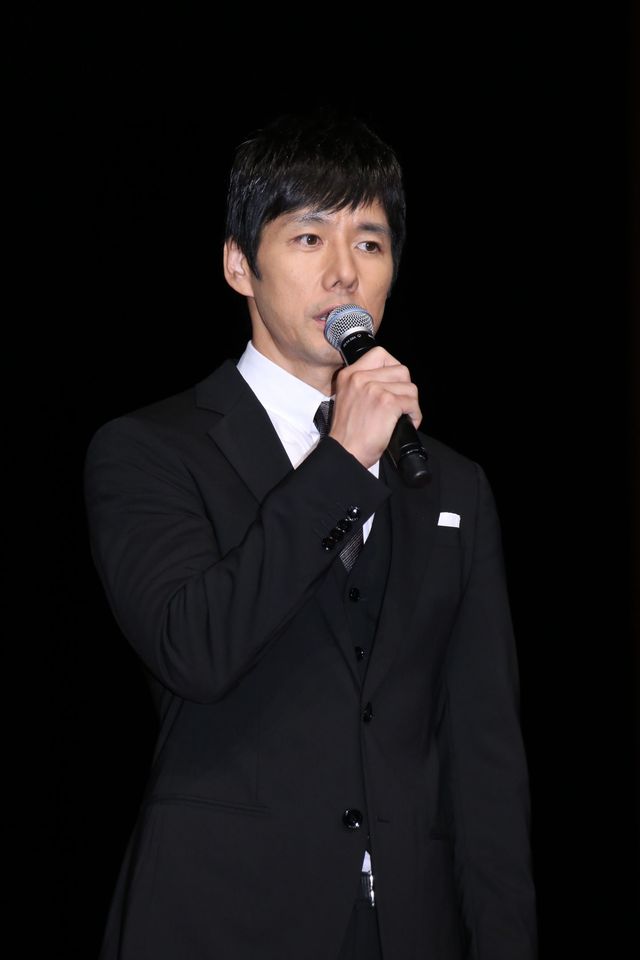 西島秀俊＆宮崎あおい＆綾野剛、黒スーツ＆ドレスで登場！（9枚目）