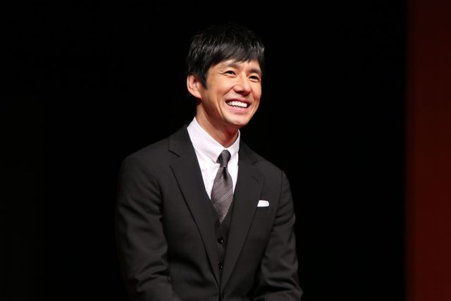 西島秀俊＆宮崎あおい＆綾野剛、黒スーツ＆ドレスで登場！（13枚目）