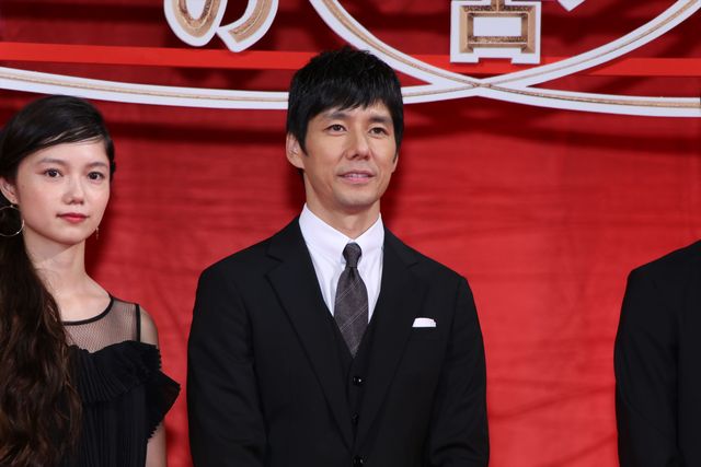 西島秀俊＆宮崎あおい＆綾野剛、黒スーツ＆ドレスで登場！（14枚目）