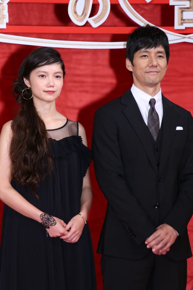 西島秀俊＆宮崎あおい＆綾野剛、黒スーツ＆ドレスで登場！（15枚目）