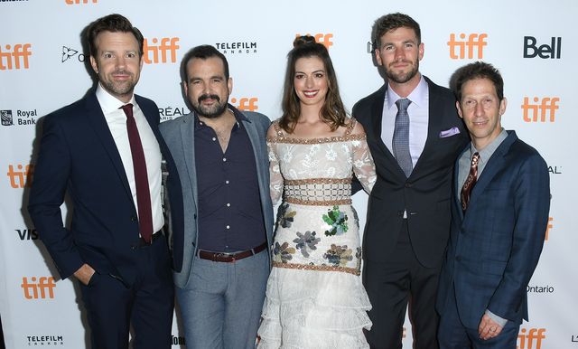 アン・ハサウェイ、攻めすぎな髪型＆ドレス！第41回トロント国際映画祭フォトギャラリー（3枚目）