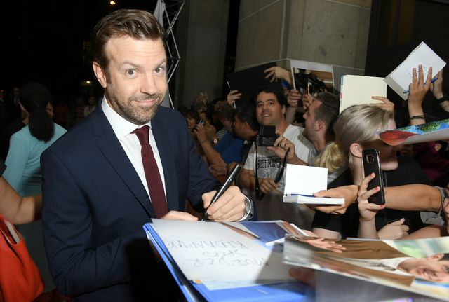 アン・ハサウェイ、攻めすぎな髪型＆ドレス！第41回トロント国際映画祭フォトギャラリー（4枚目）