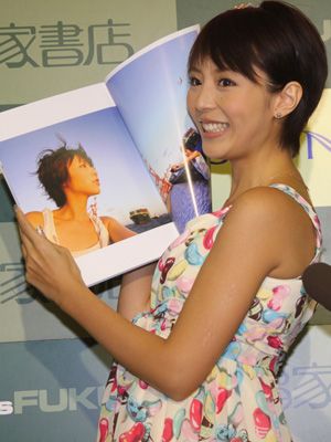 宇宙一カワイイ 人気声優の平野綾が 涼しげなミニスカワンピ姿で登場 シネマトゥデイ 映画の情報を毎日更新