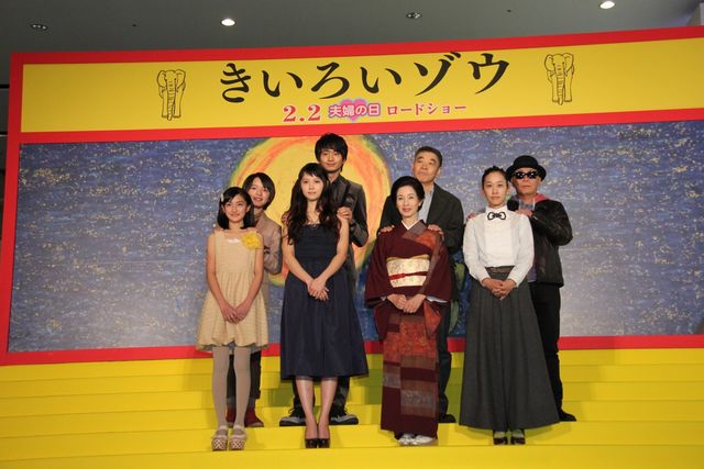 宮崎あおい、向井理の生ハグに赤面！映画『きいろいゾウ』完成披露イベントフォトギャラリー（11枚目）