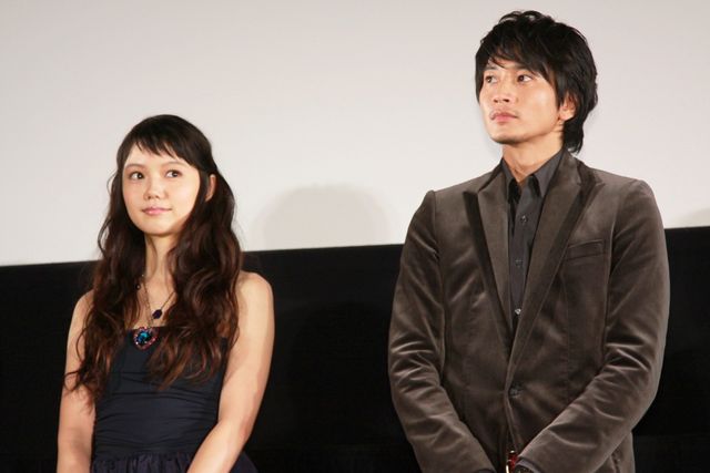 宮崎あおい、向井理の生ハグに赤面！映画『きいろいゾウ』完成披露イベントフォトギャラリー（15枚目）