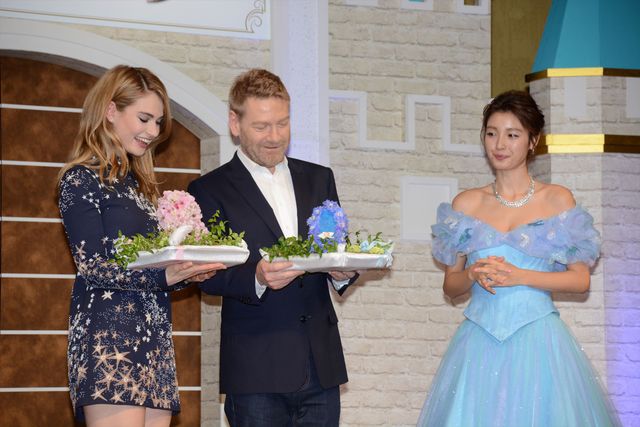 バースデーサプライズに『シンデレラ』女優大感激！フォトギャラリー（13枚目）