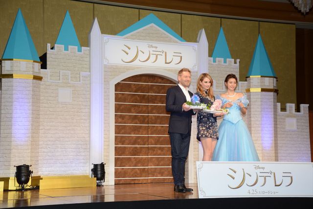 バースデーサプライズに『シンデレラ』女優大感激！フォトギャラリー（20枚目）