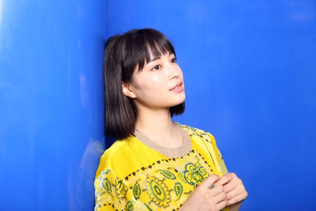 マツゲ長っ！【広瀬すずインタビューカット集】（2枚目）